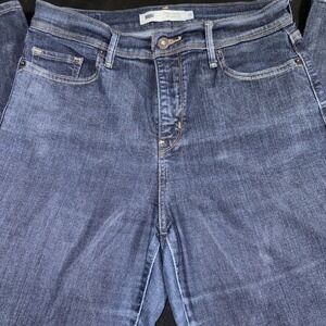 Levi Woman's 513 Straight Leg Perfectly Slimming Blue Jeans Women's